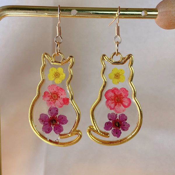 Handmade Earrings - Dried Flower Cat Resin Earrings - Daisy Moon by Hillerland - Wild Lark